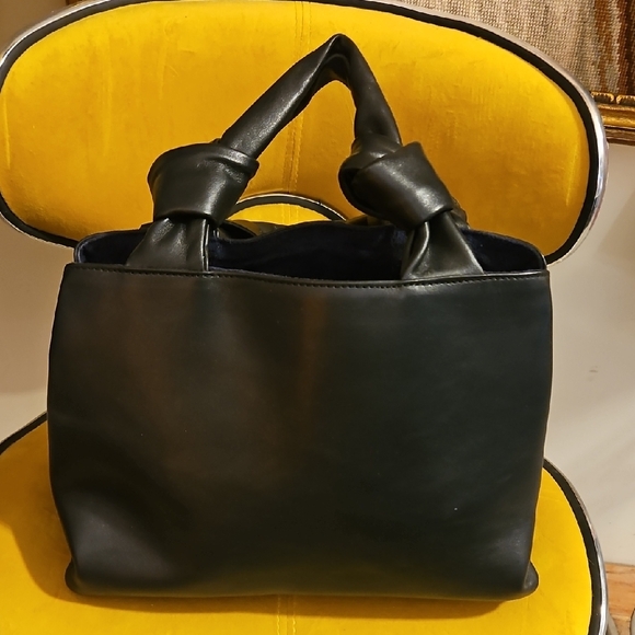 Elegant Black Satchel Bag - Picture 3 of 7